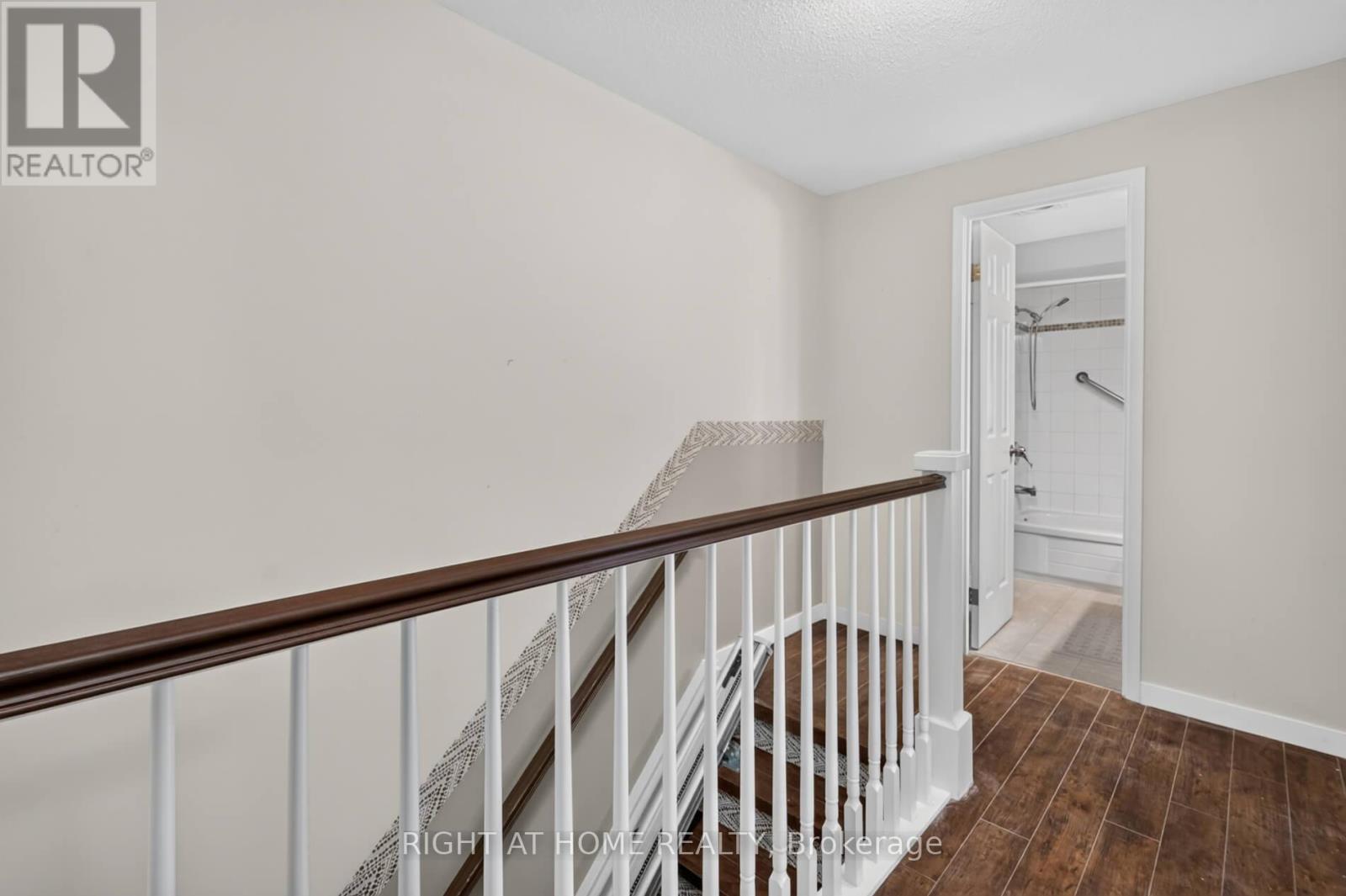 #11 215 GLAMIS ROAD - Image 19