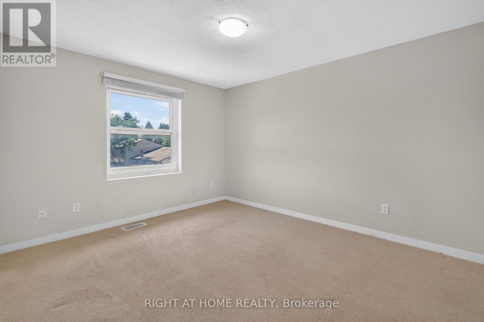 #11 215 GLAMIS ROAD - Image 20