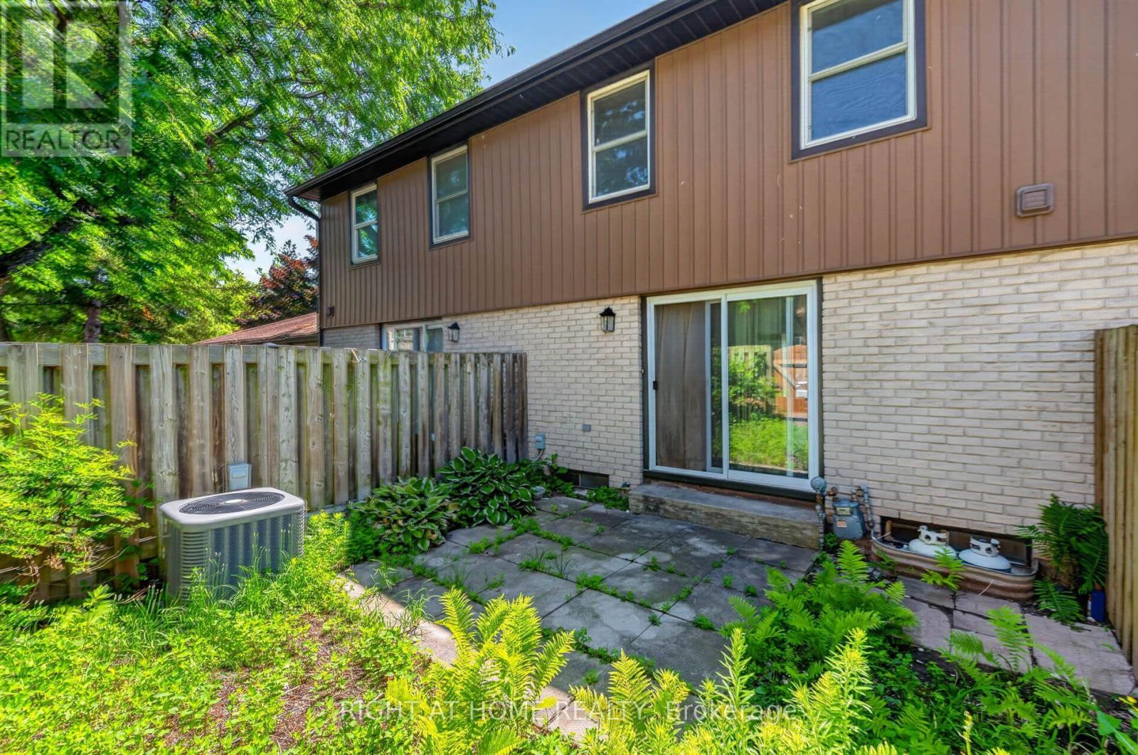 #11 215 GLAMIS ROAD - Image 34