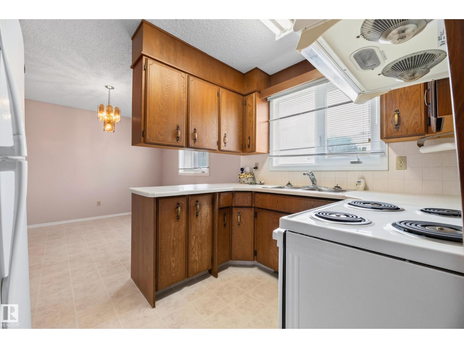 11607 139 AV NW - 14