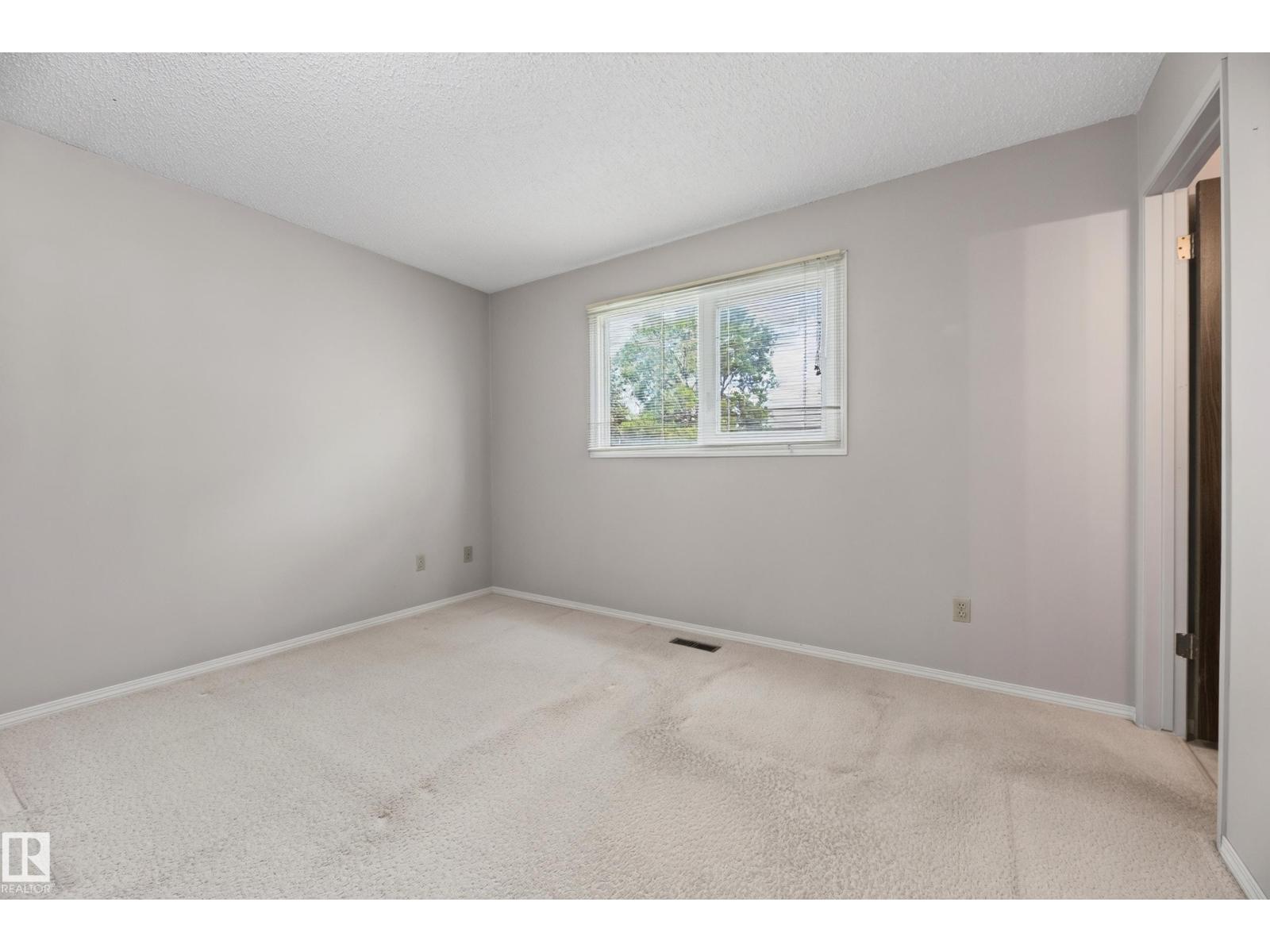 11607 139 AV NW - 21