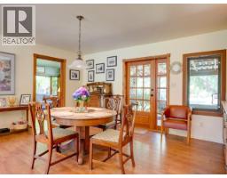 4pc Bathroom - 10440 Kelly Creek Road, Powell River, BC V8A0P1 Photo 10