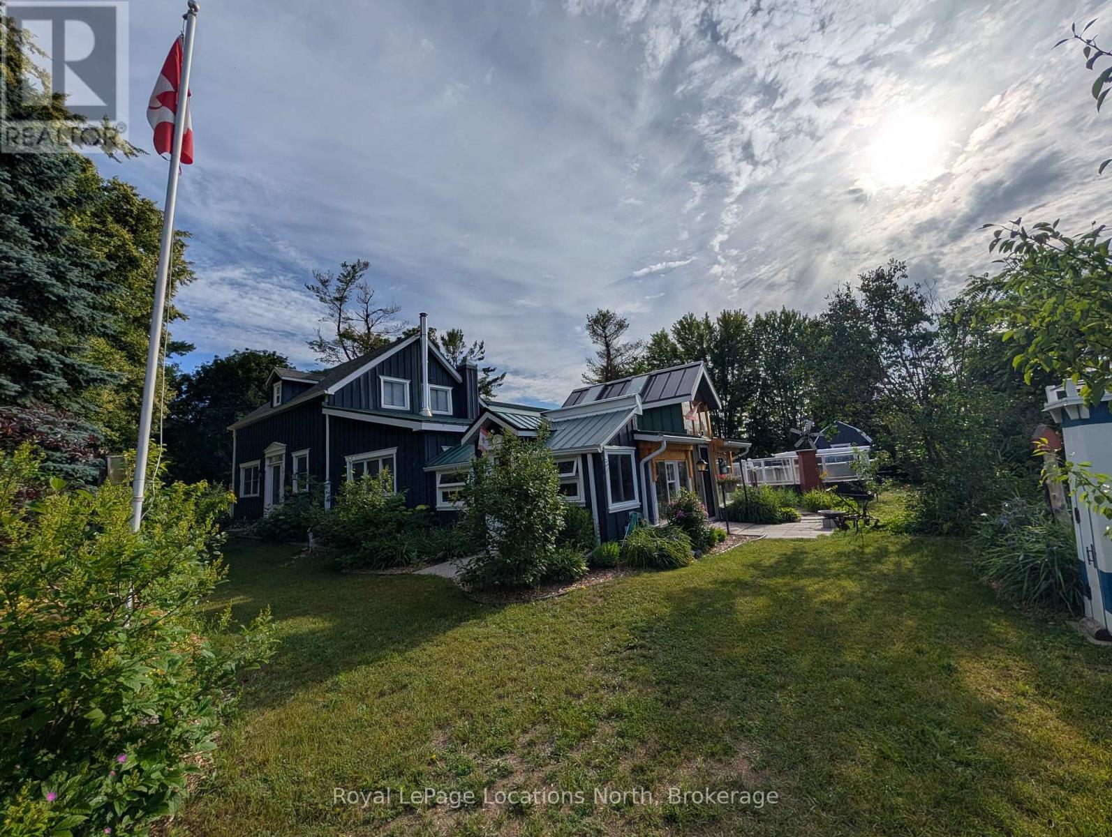 236 PHILLIPS STREET S - 1