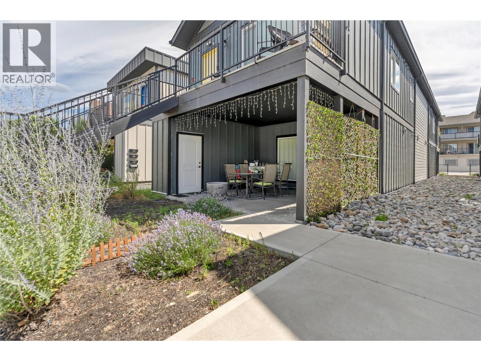 116 Calgary Avenue - 3