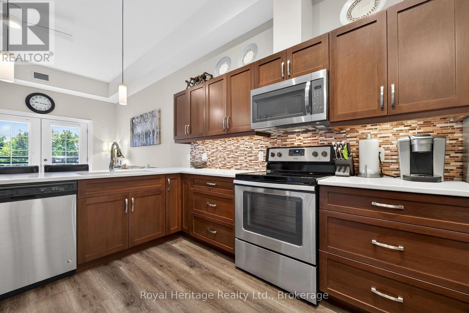 #204 25 KING STREET - Image 12