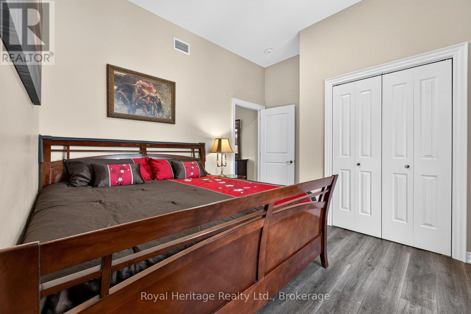 #204 25 KING STREET - Image 15