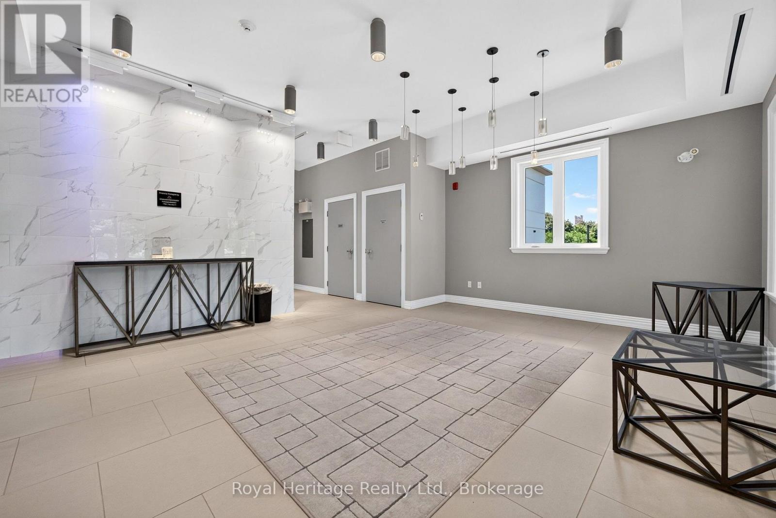 #204 25 KING STREET - Image 20