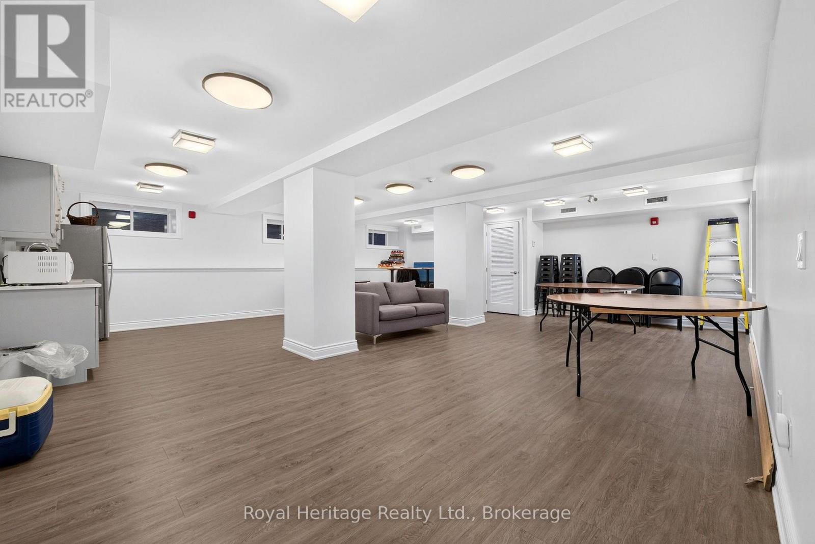 #204 25 KING STREET - Image 21