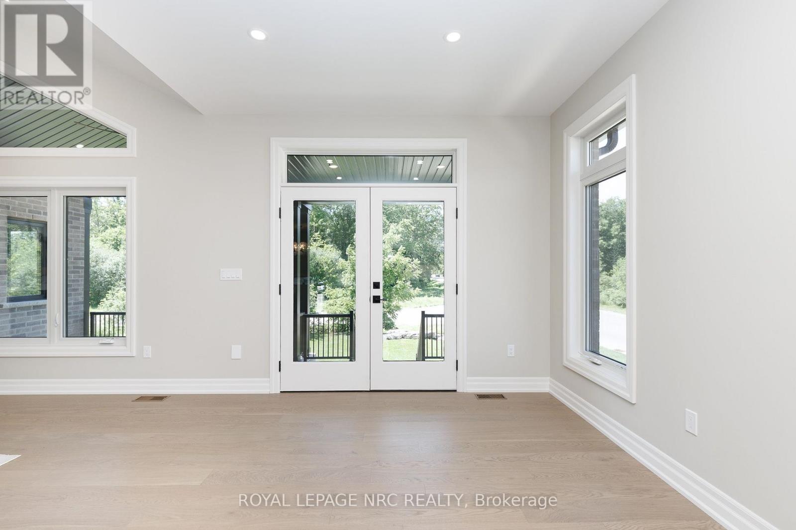 270 LANCASTER DRIVE - Image 11