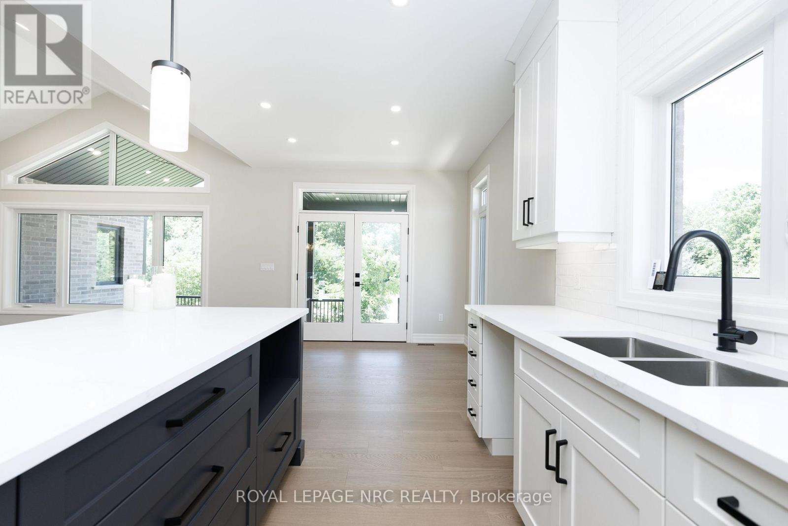 270 LANCASTER DRIVE - Image 12