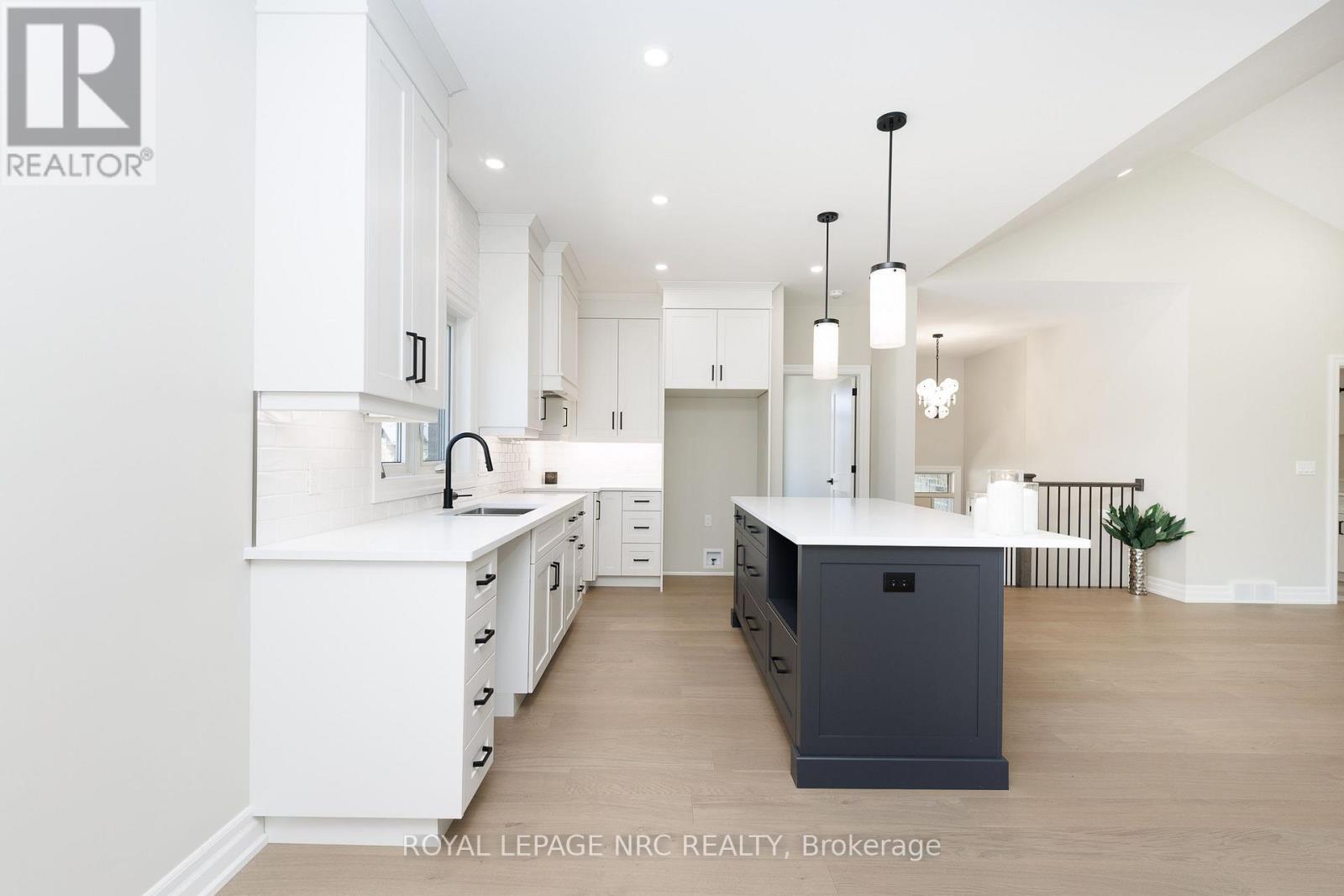 270 LANCASTER DRIVE - Image 16