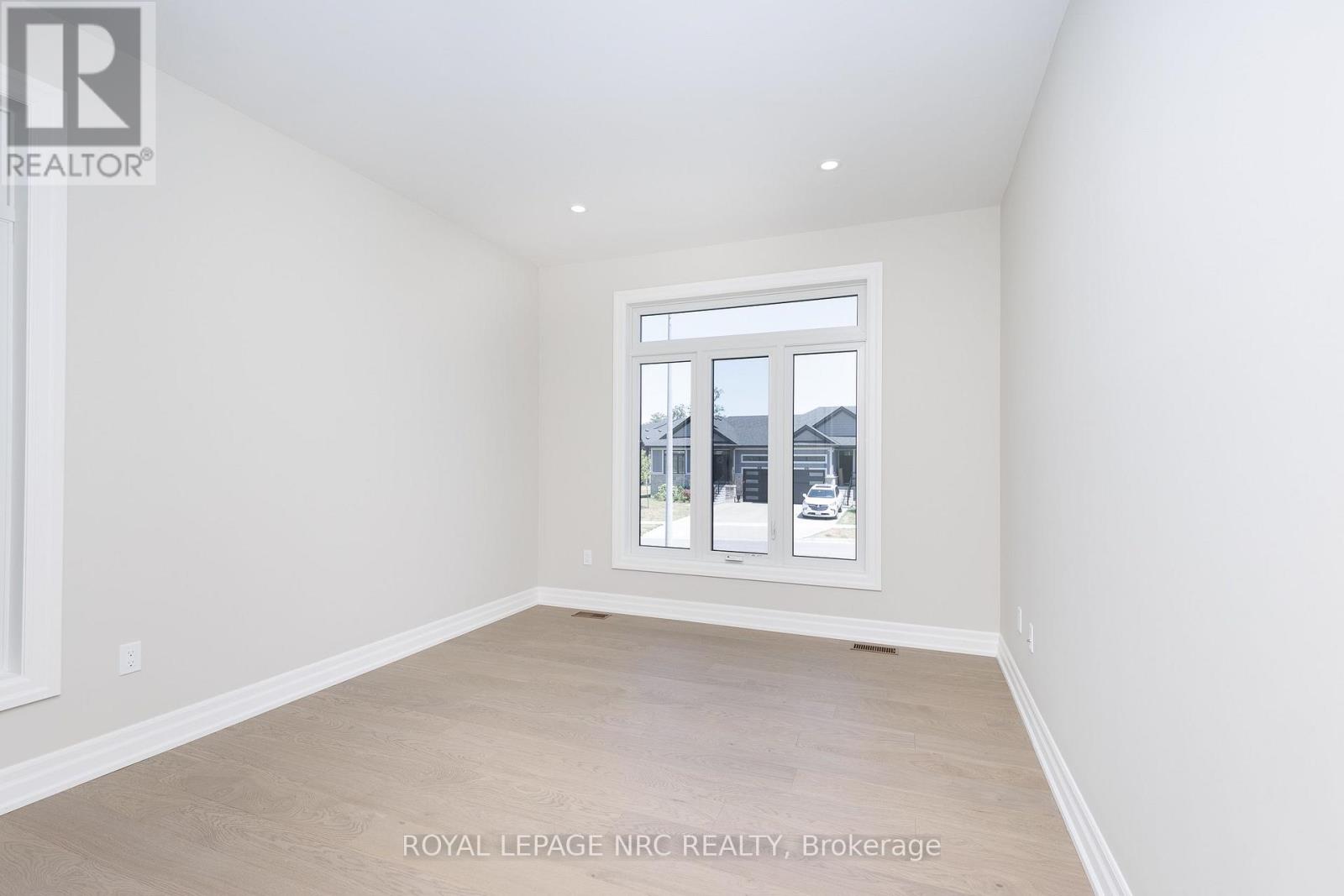 270 LANCASTER DRIVE - Image 19