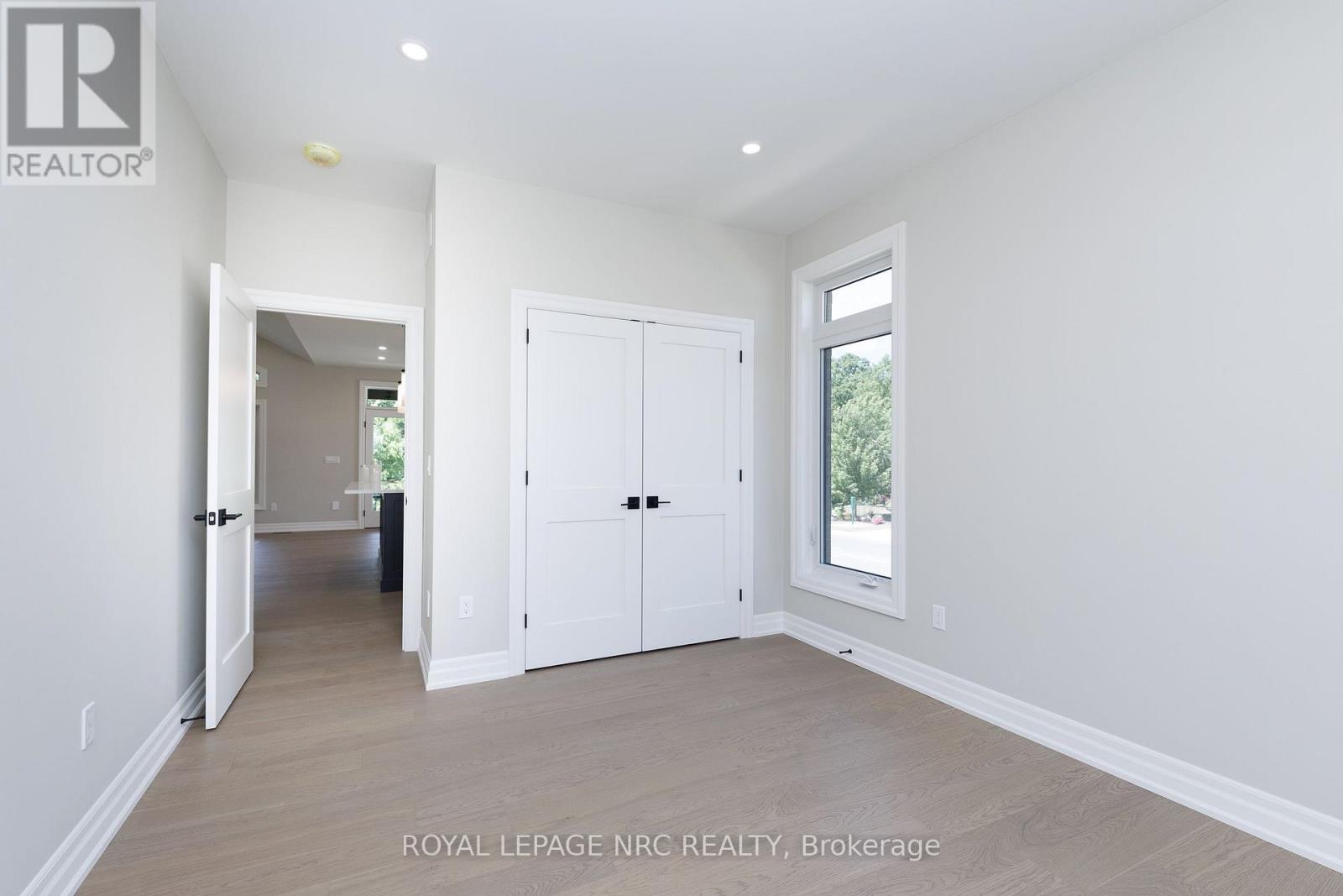 270 LANCASTER DRIVE - Image 20
