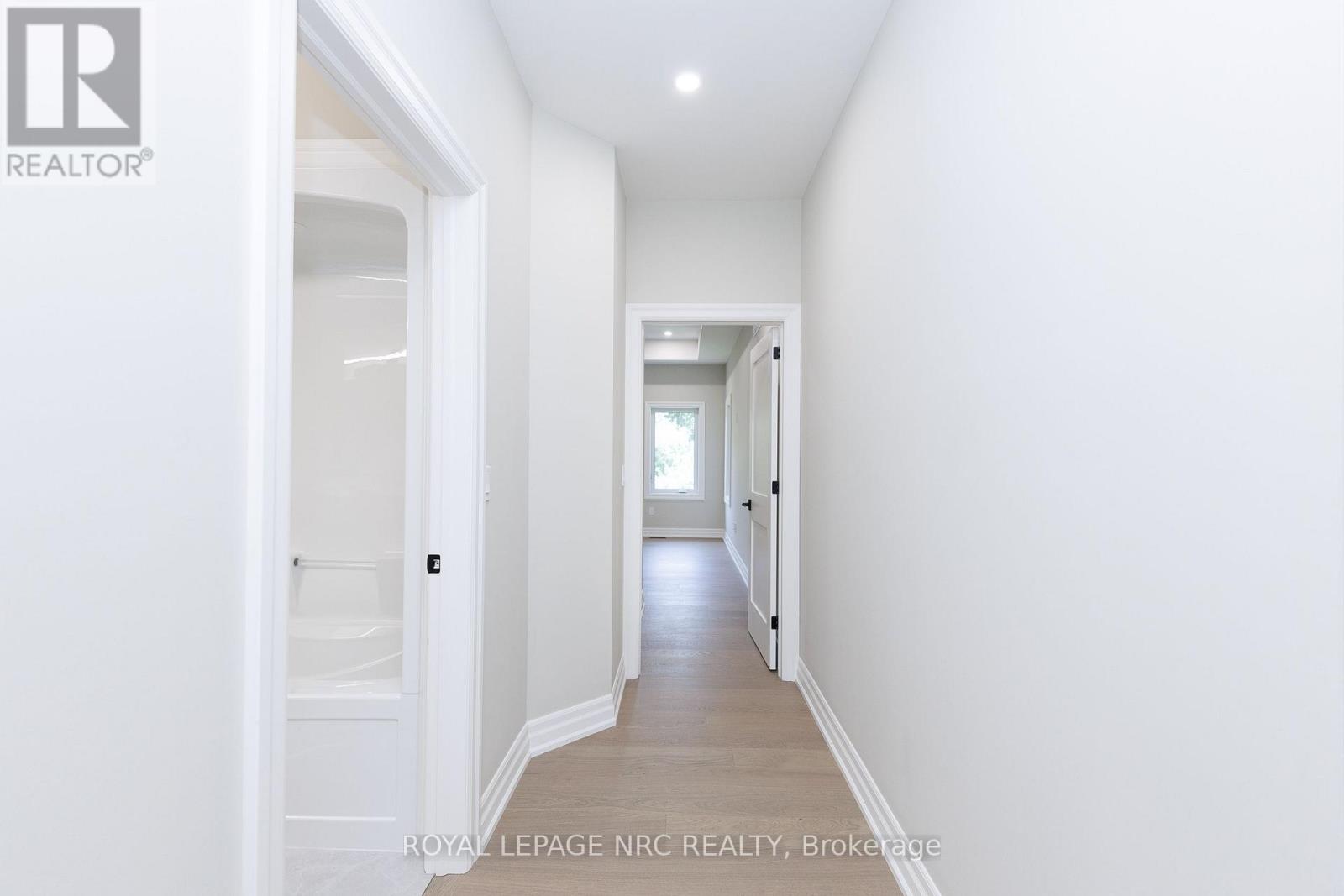 270 LANCASTER DRIVE - Image 24