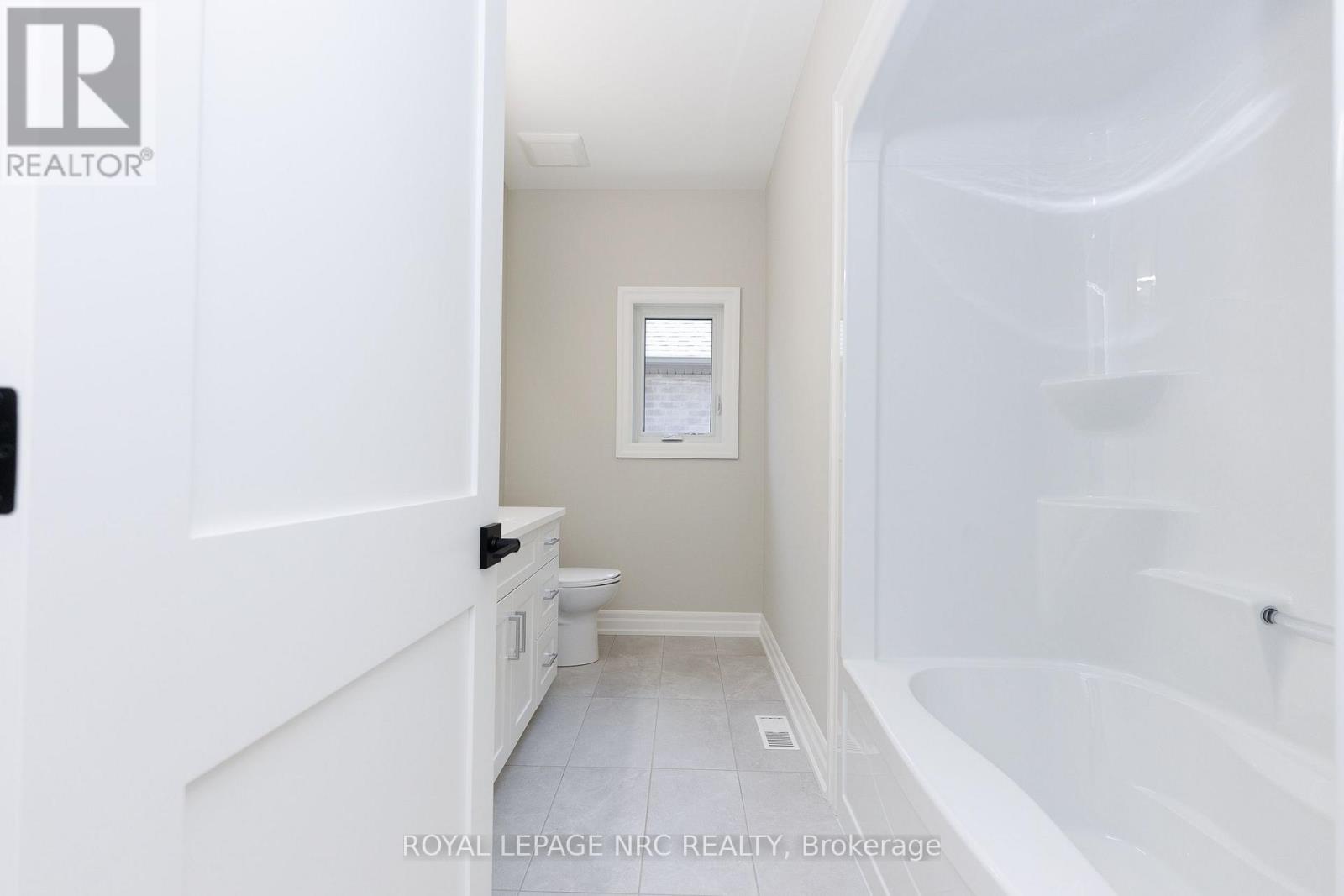 270 LANCASTER DRIVE - Image 26