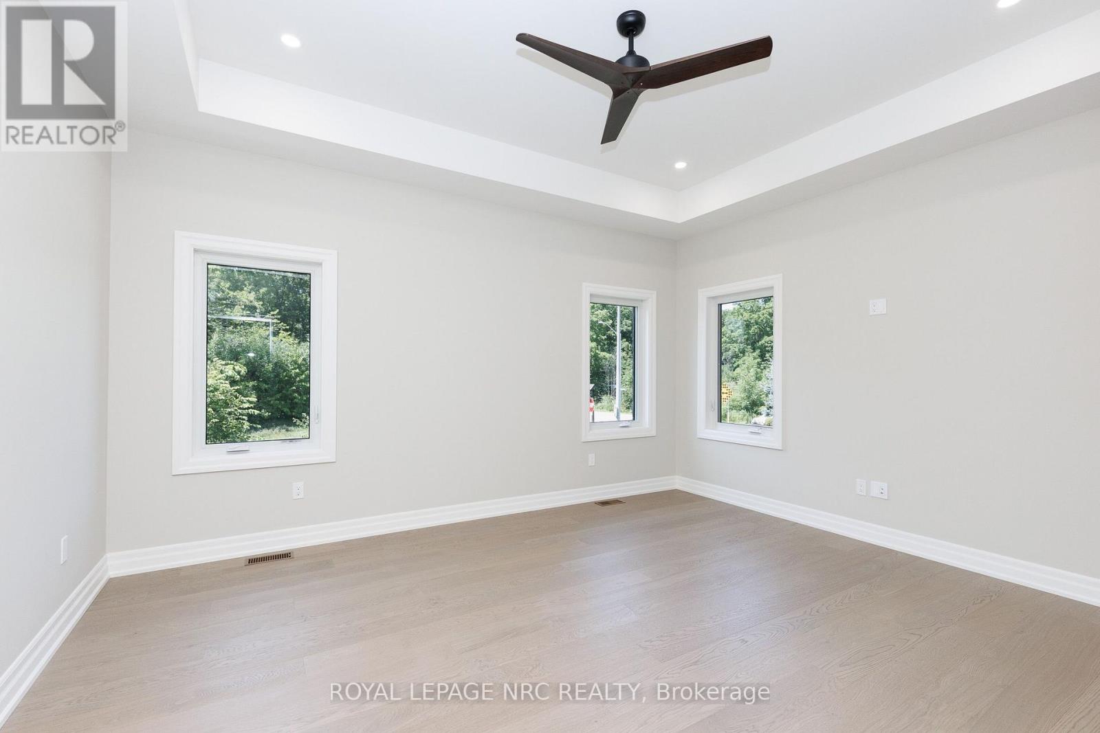 270 LANCASTER DRIVE - Image 27