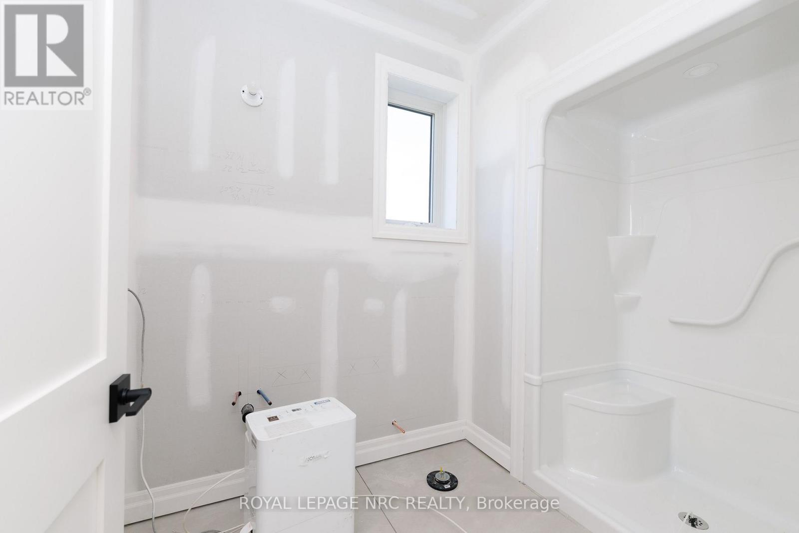 270 LANCASTER DRIVE - Image 31
