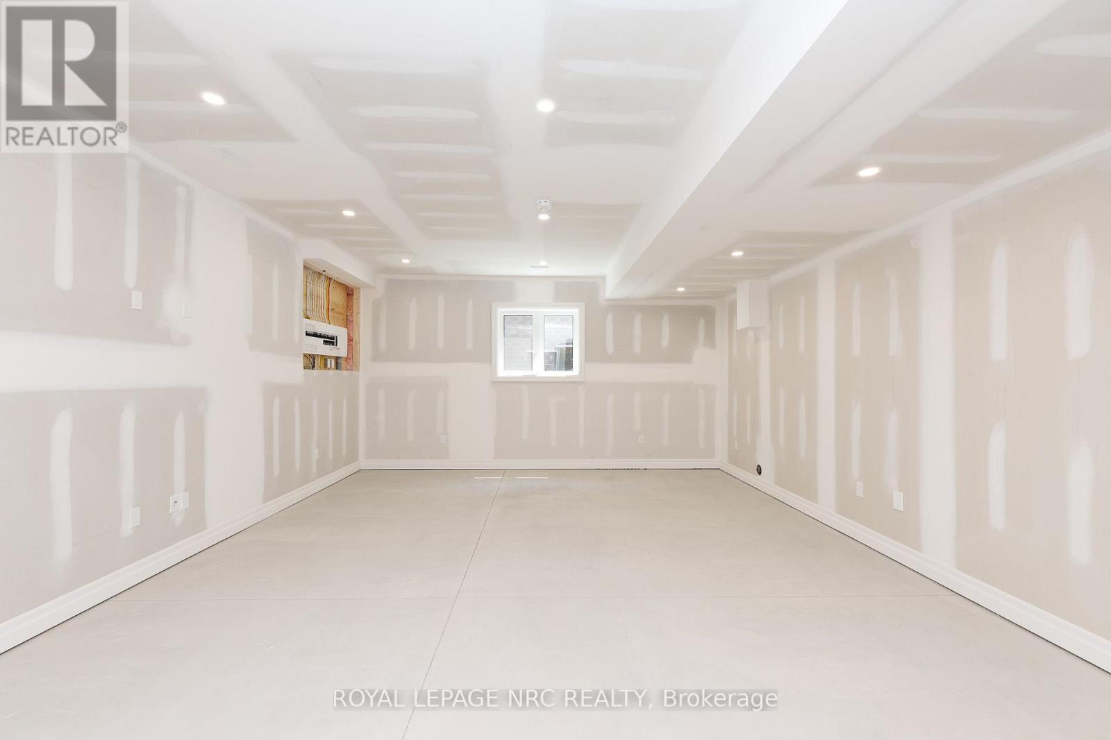 270 LANCASTER DRIVE - Image 33