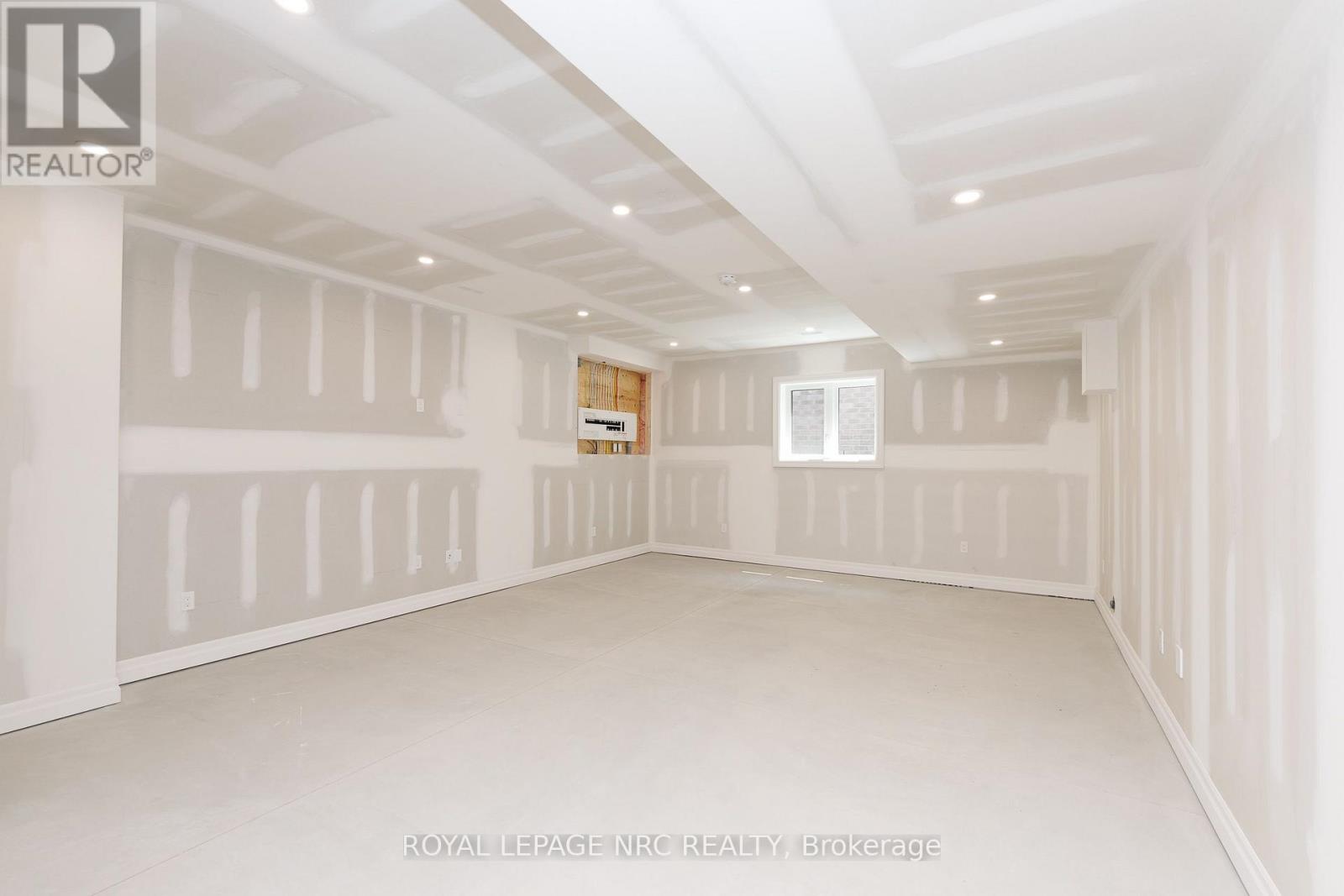 270 LANCASTER DRIVE - Image 34