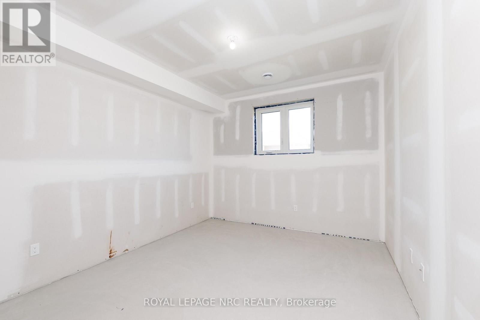 270 LANCASTER DRIVE - Image 35