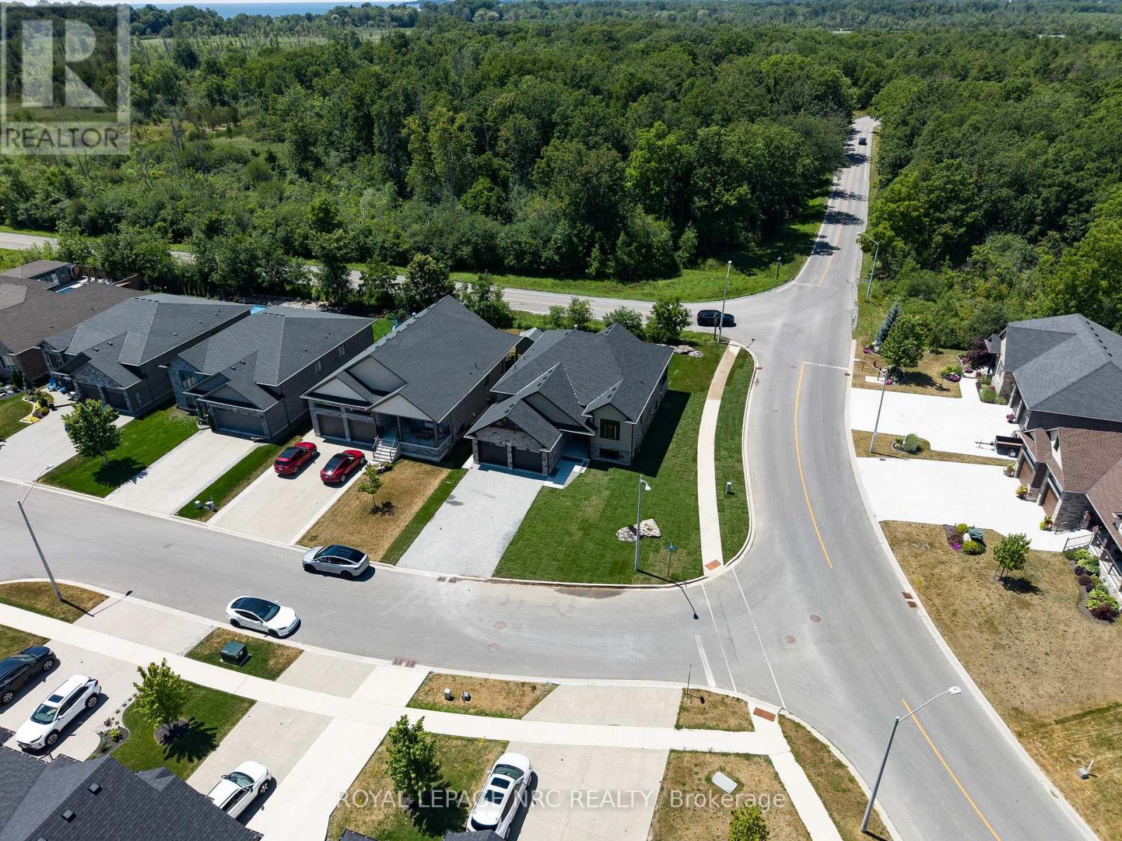 270 LANCASTER DRIVE - Image 41