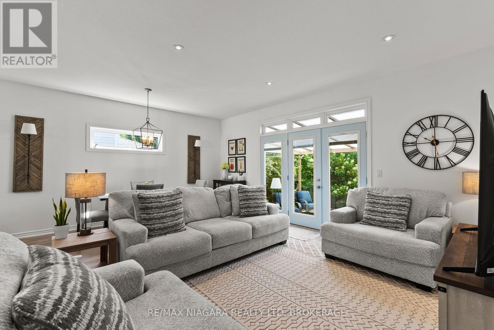 31 PINOT TRAIL - Image 17