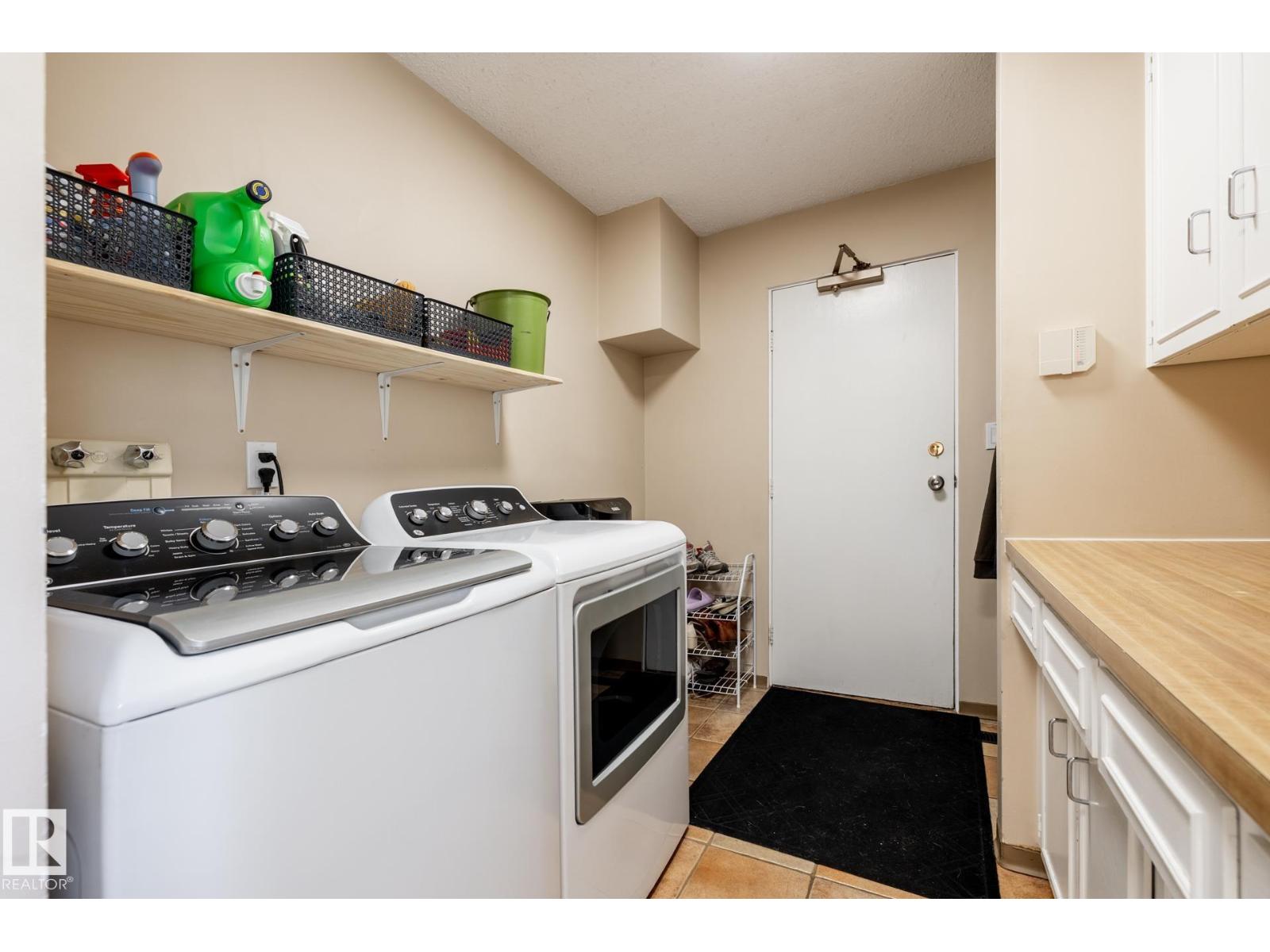 229 52548 RGE ROAD 223 - 33