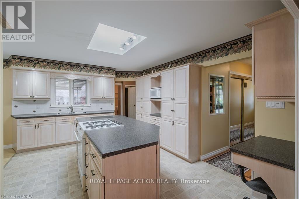 41 ROYAL OAK DRIVE - 20
