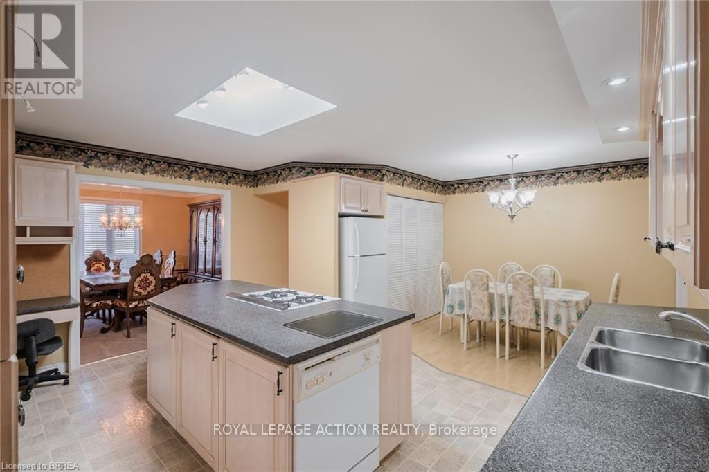 41 ROYAL OAK DRIVE - 23