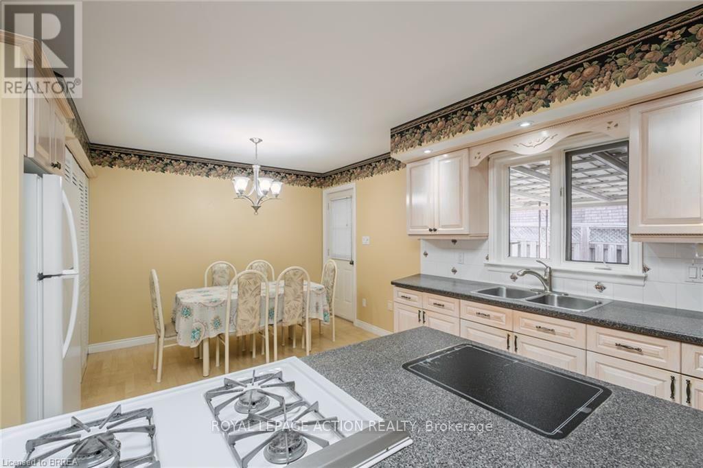 41 ROYAL OAK DRIVE - 24
