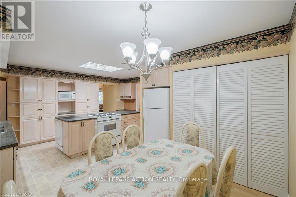 41 ROYAL OAK DRIVE - 25