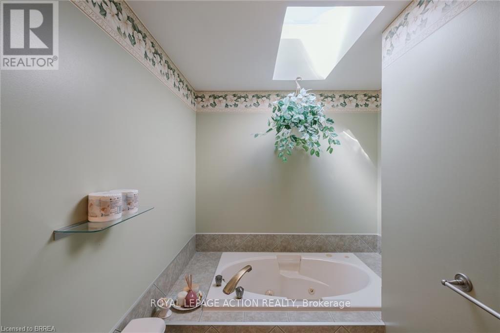 41 ROYAL OAK DRIVE - 29