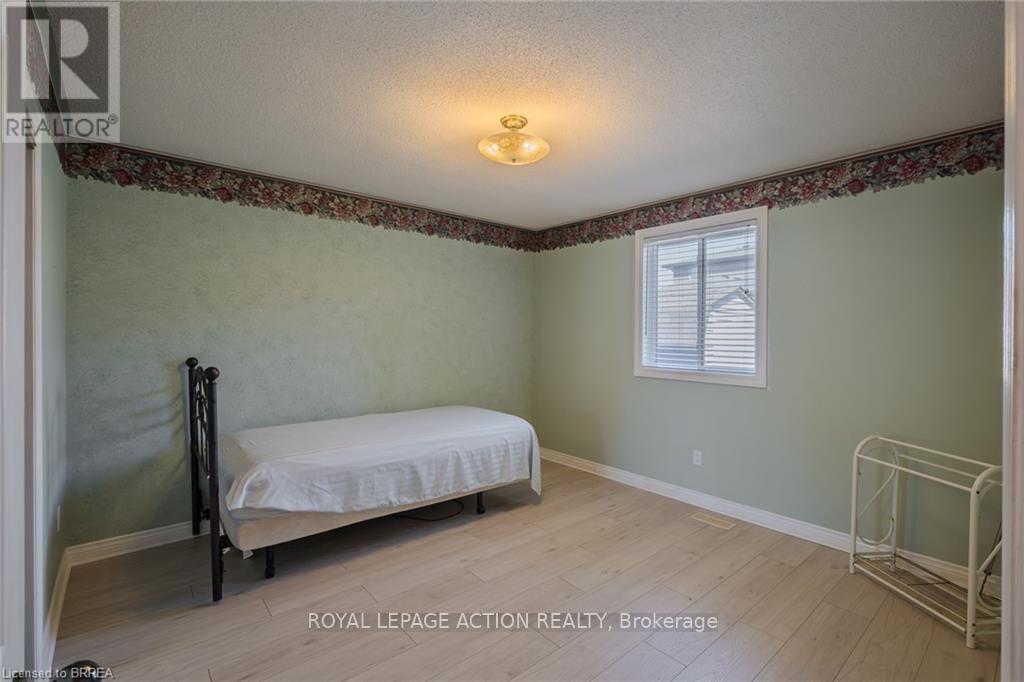 41 ROYAL OAK DRIVE - 30