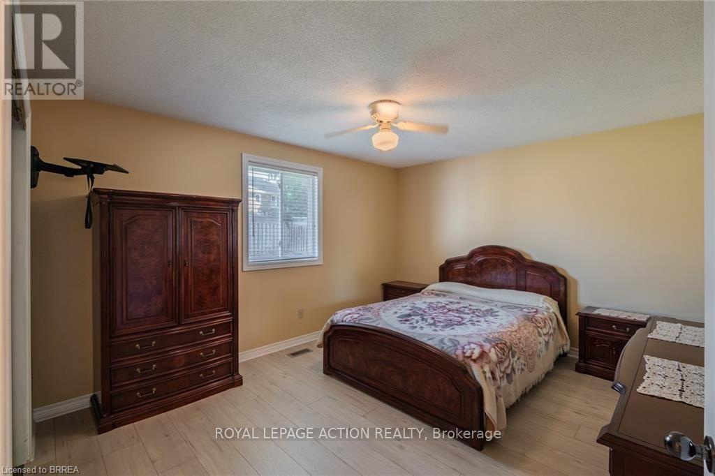 41 ROYAL OAK DRIVE - 32
