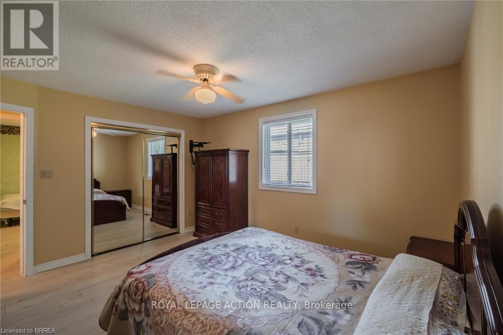 41 ROYAL OAK DRIVE - 33
