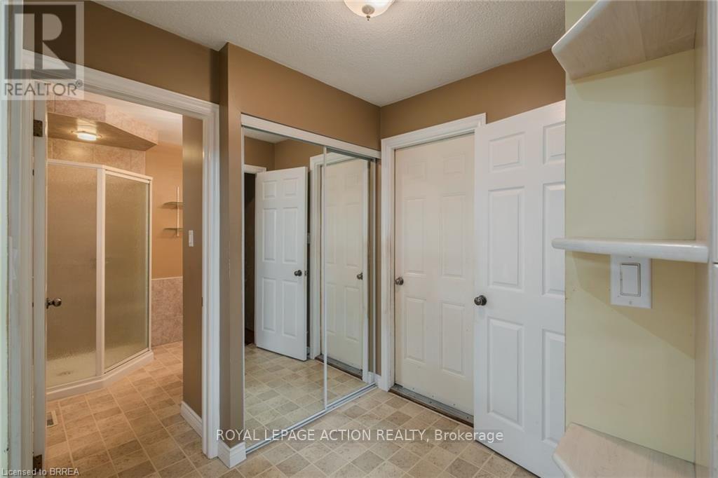 41 ROYAL OAK DRIVE - 34