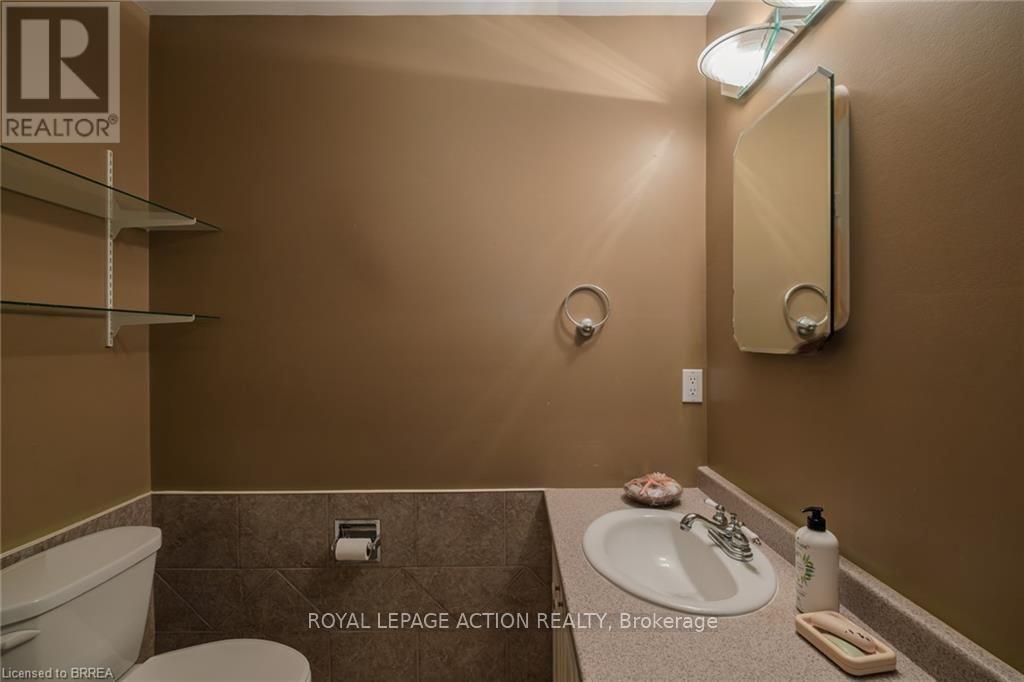 41 ROYAL OAK DRIVE - 36