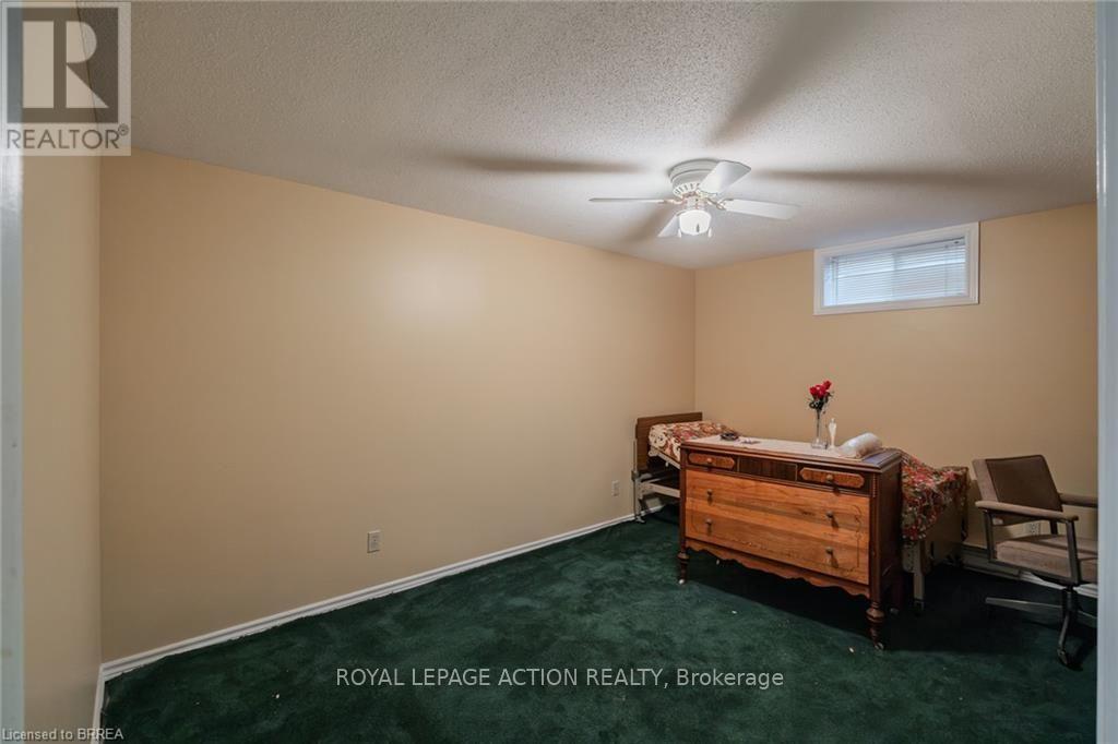41 ROYAL OAK DRIVE - 41