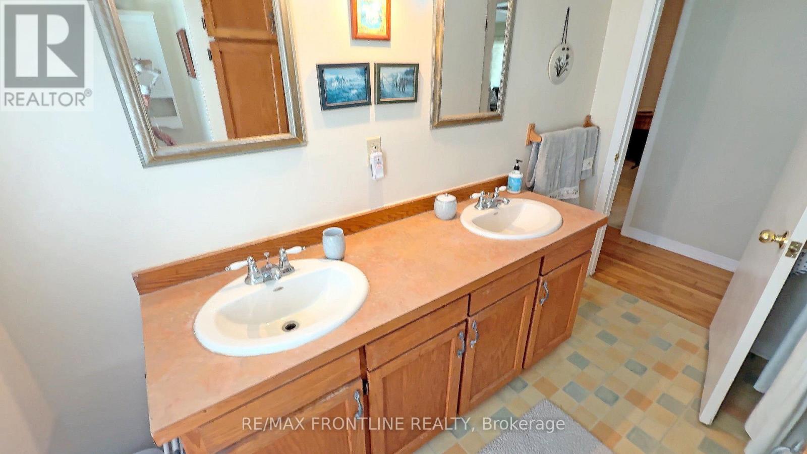 2303 JAMES CRAIG STREET - 18
