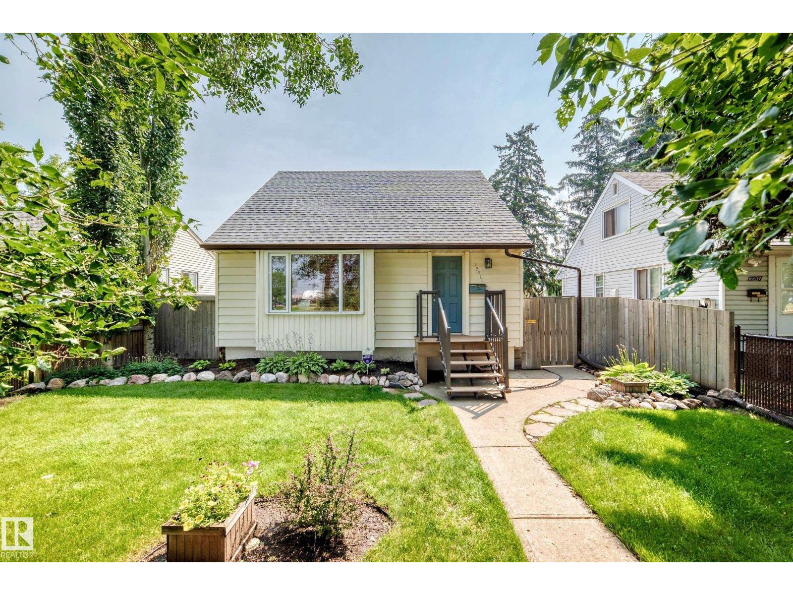 12211 107 ST NW, Westwood (Edmonton), Edmonton photo 1