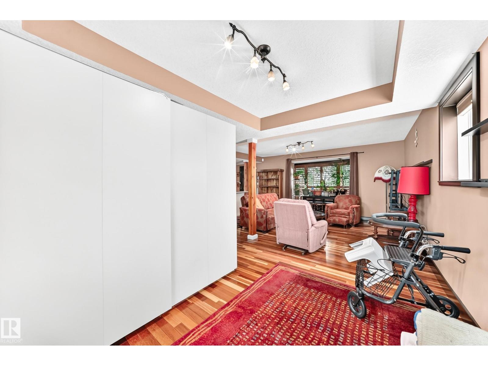 12211 107 ST NW - 19