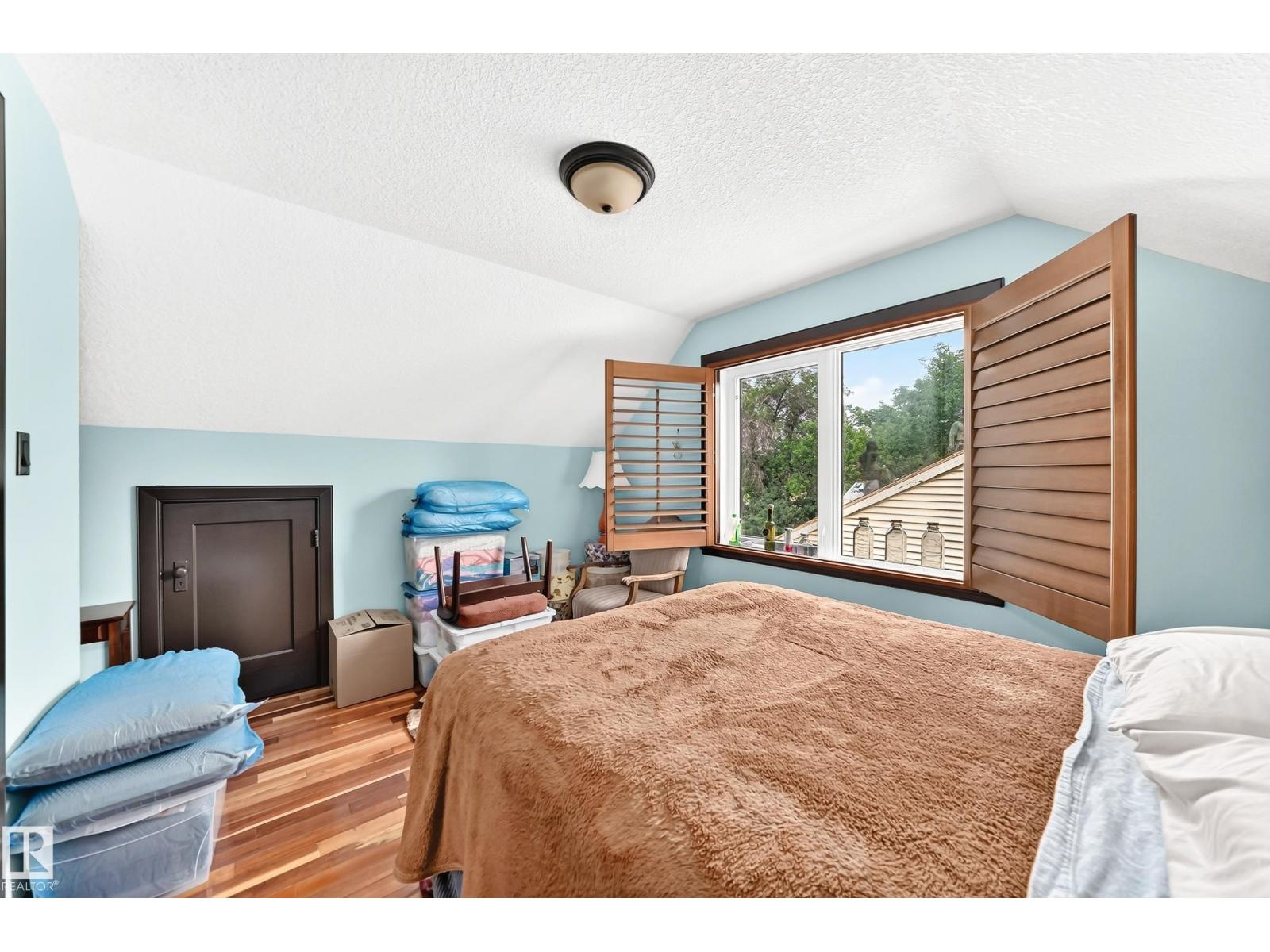 12211 107 ST NW - 27
