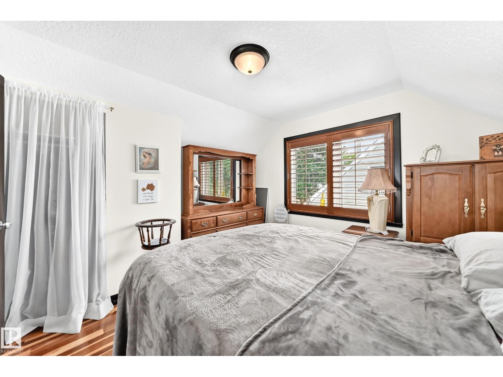 12211 107 ST NW - 31