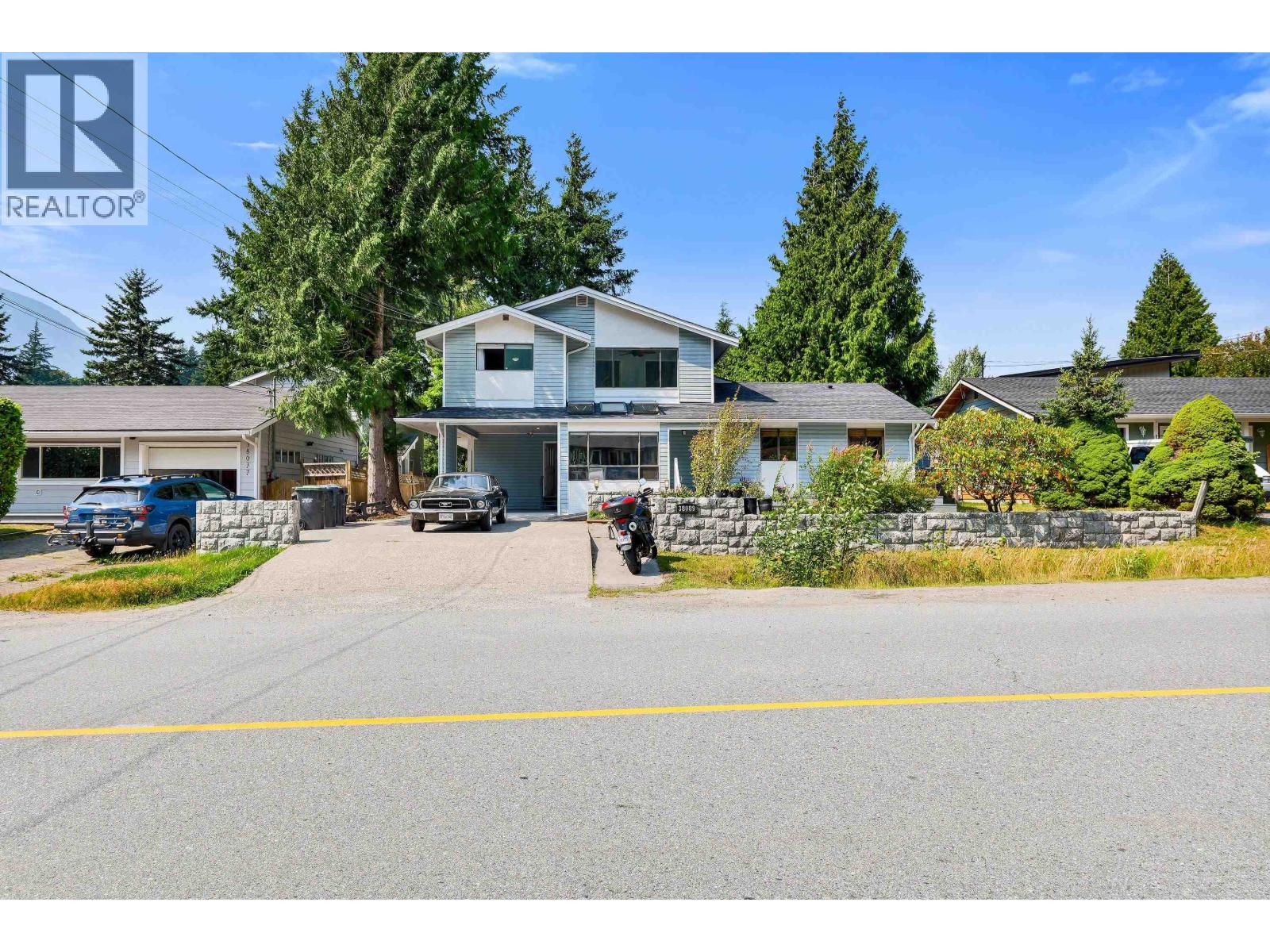 38089 GUILFORD DRIVE, Squamish