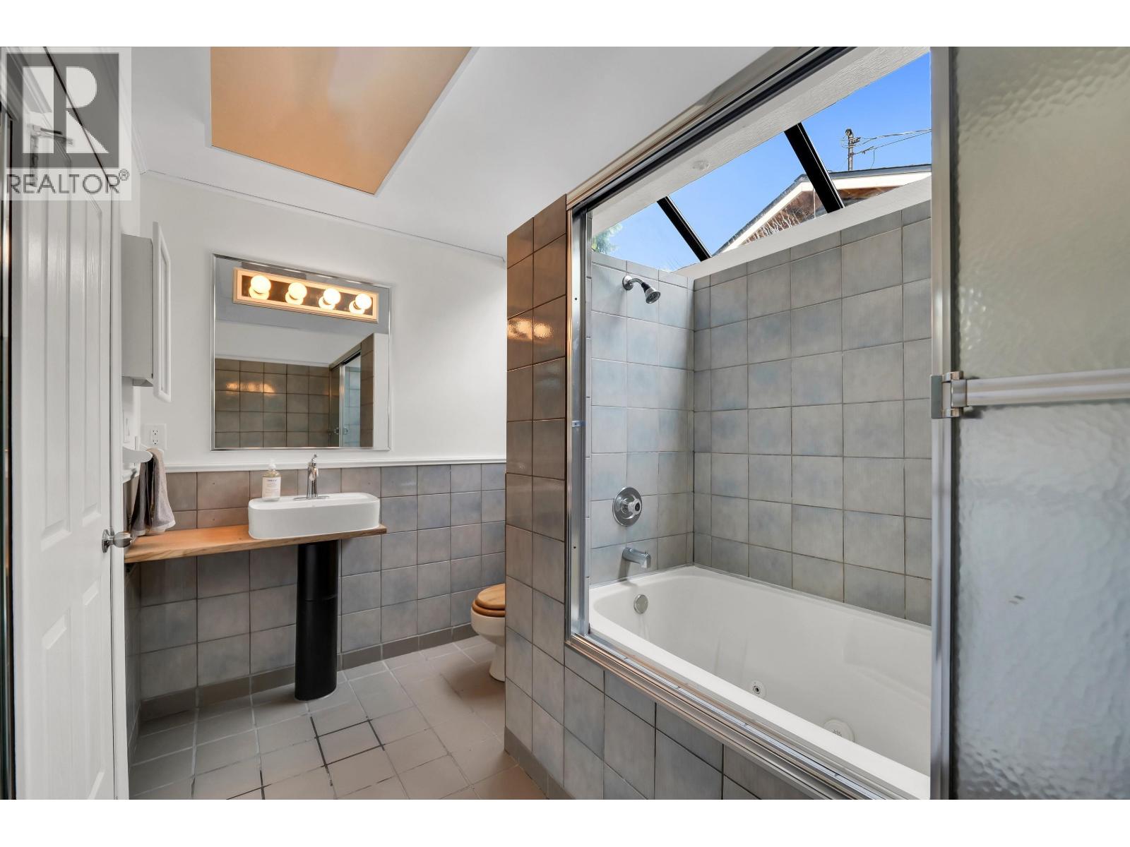 38089 GUILFORD DRIVE, Squamish