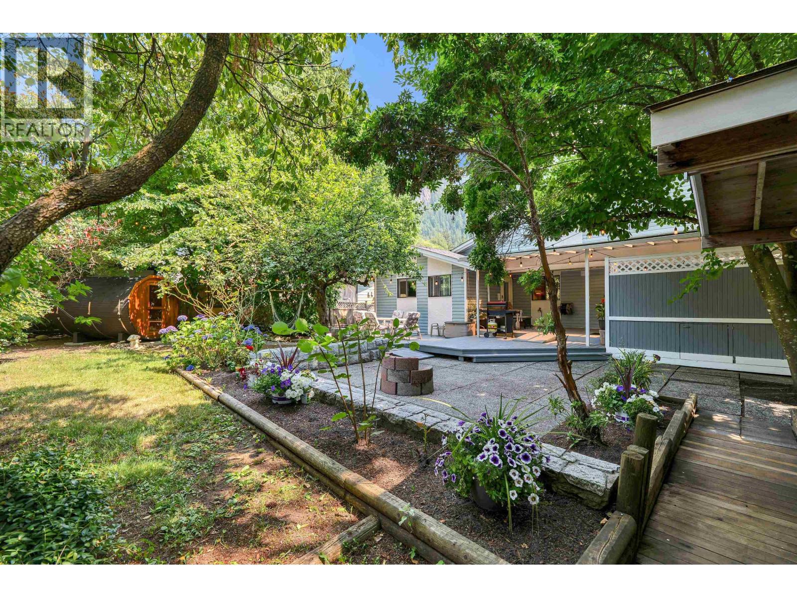 38089 GUILFORD DRIVE, Squamish