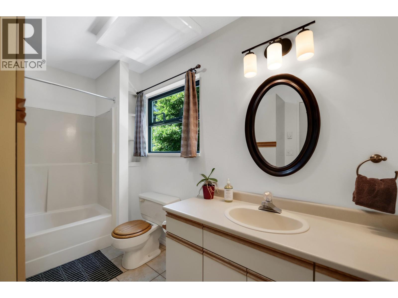 38089 GUILFORD DRIVE, Squamish