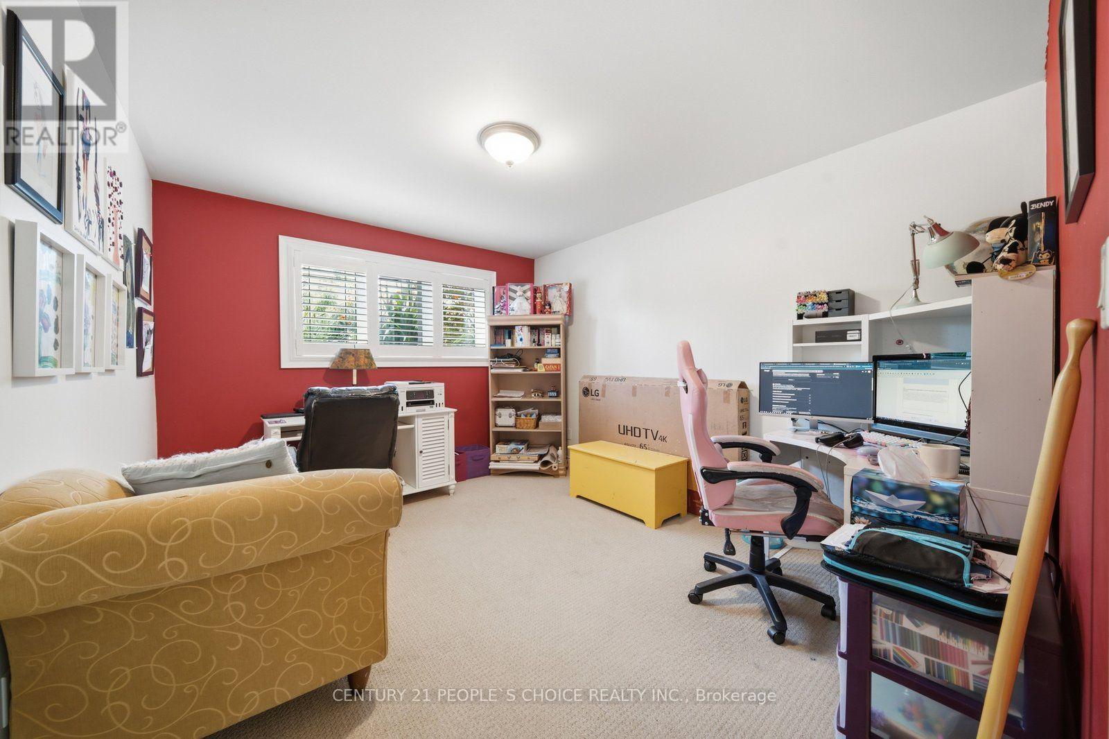6 WESTVIEW COURT - 35