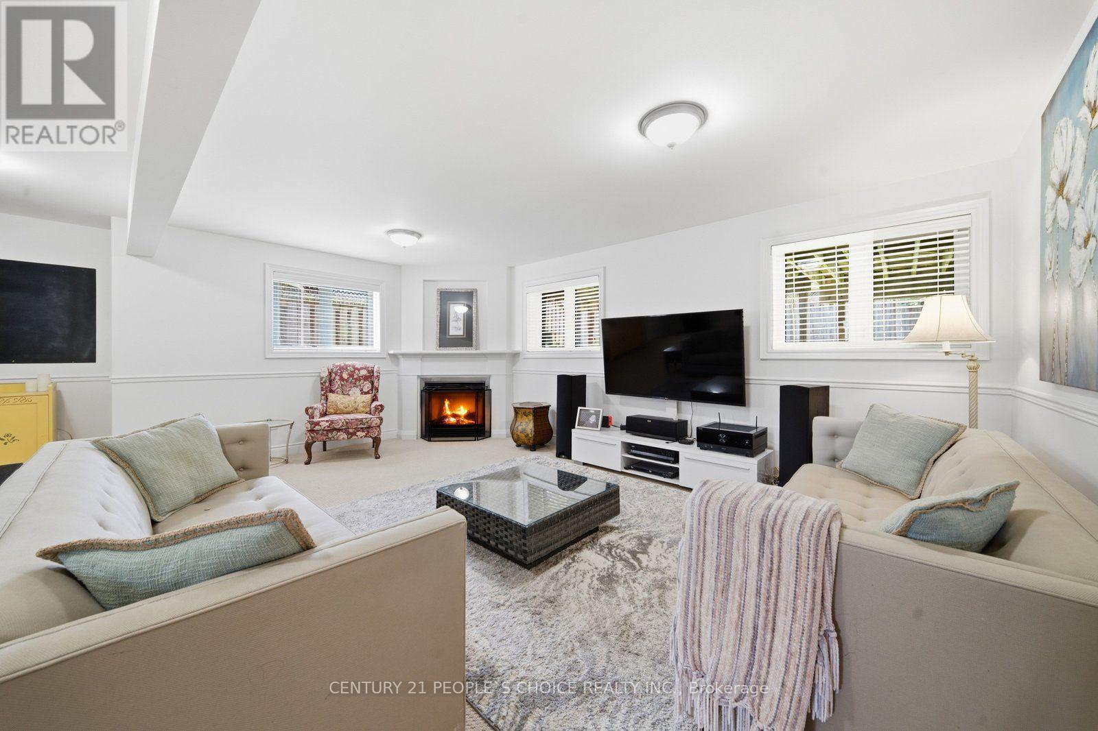 6 WESTVIEW COURT - 32