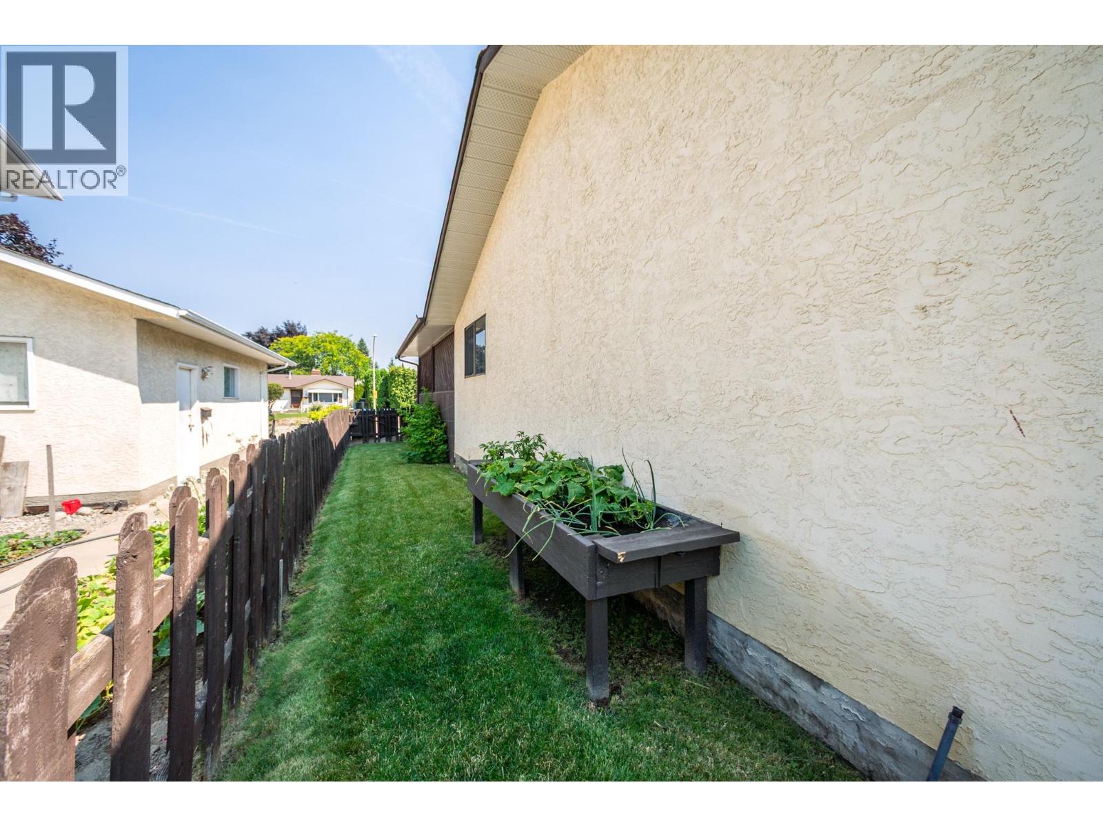 195 Felix Road - 40